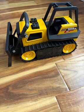 Tonka bulldozer toy